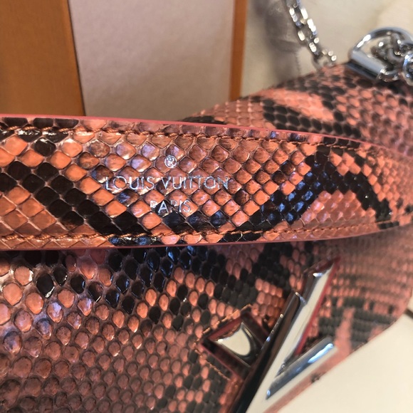 LOUIS VUITTON TWIST PM SHOULDER BAG - Picture 5 of 8